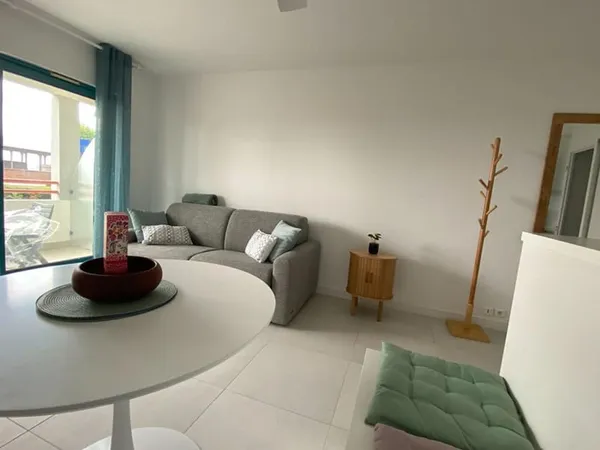 MAGNIFIQUE STUDIO CABINE