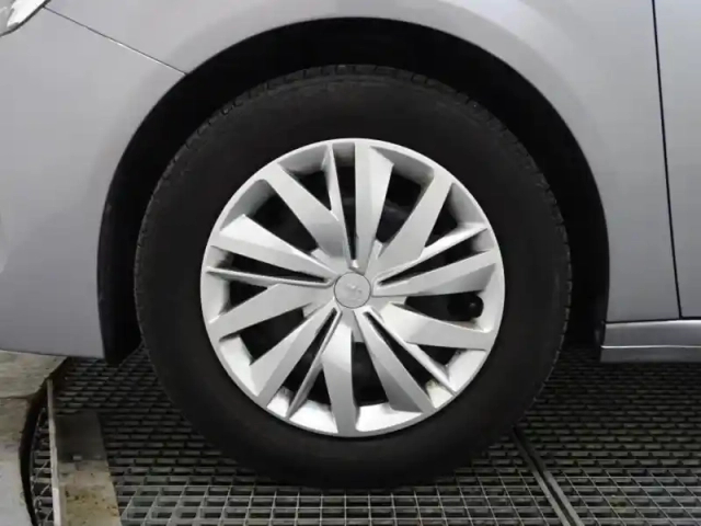 Peugeot 208 affaire 1.2 puretech 75ch s&amp;s premium pack 2 places — photo 9