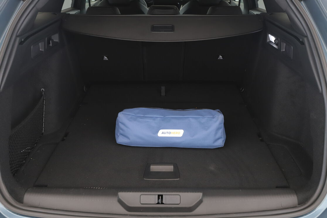 Peugeot 308 SW 1.2 Hybrid GT e-DCS6 — photo 16