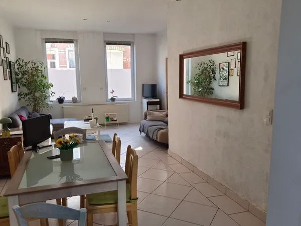 Appartement meublé adaptable avec petit jardin