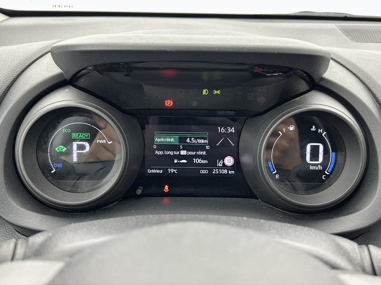 Toyota Yaris hybride 116h design — photo 21
