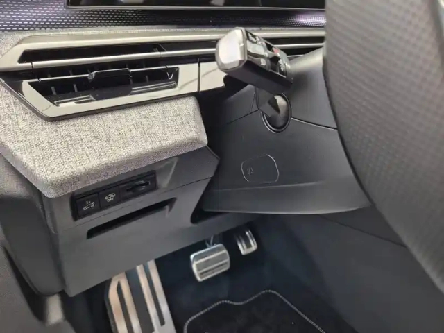 Peugeot 3008 hybrid 145 e-dcs6 — photo 26