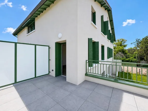 T3 familial avec terrasse et balcon dans résidence entièrement rénovée