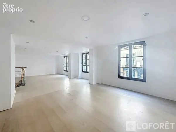 Paris 2 - local à usage mixte - commercialité - 82m² sur deux niveaux