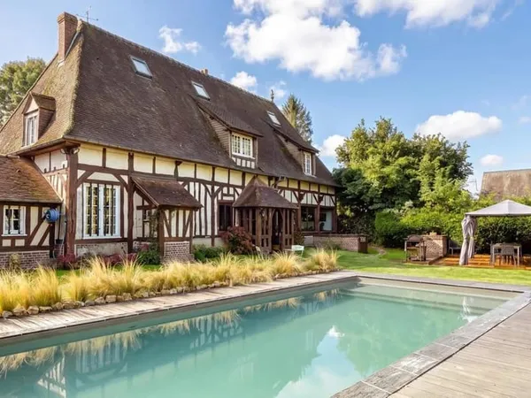 MANNEVILLE-SUR-RISLE  MAISON 268 M²  BEAUX VOLUMES