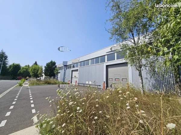 Local d'activité 898 m²