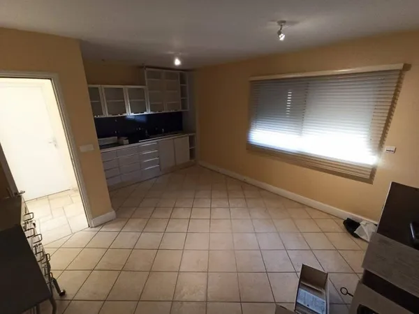 Boutique 1 pièce 182 m²