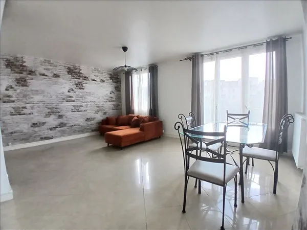 Appartement - 4ème étage - 76 m2 - 3 pièces - Non meublé