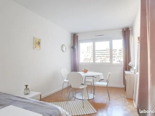 Studio meublé équipé - proche Place Castellane
