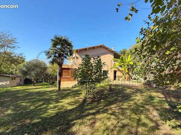 EXCLUSIVITÉ CORNEBARRIEU Au calme Coeur de village T3bis T4 de 118 m² en rez de jardin avec dépendan