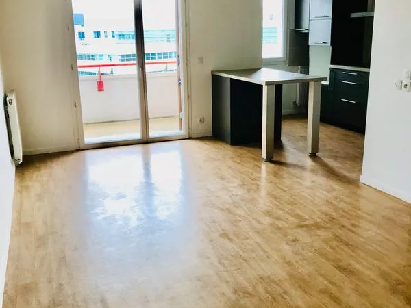 T2 lumineux 56 m² - Bordeaux Chartrons/Ravezies - Balcon - Parking - Dernier étage