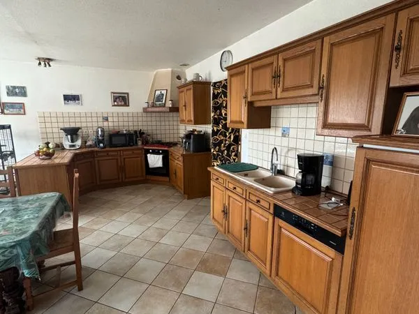 Professionnel et les animaux : 🏡 FERME ÉQUESTRE / ÉLEVAGE - 5 HA - 9 BOX - 49 CHIENS - MAISON 3 CHAM