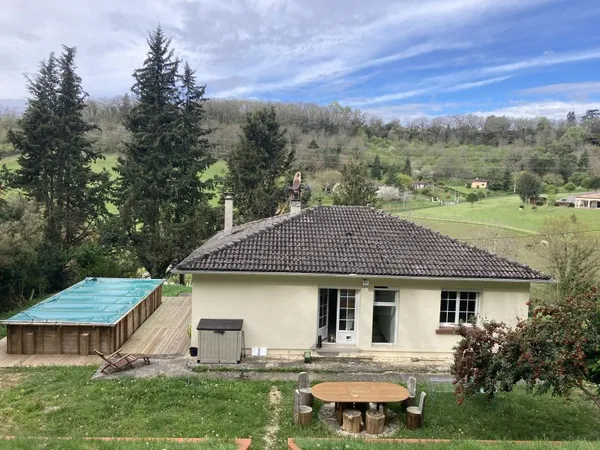 Loue chambres dans maison avec piscine