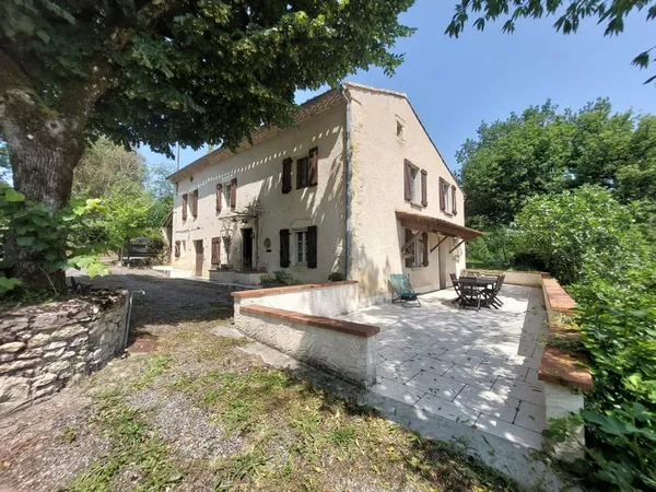 A vendre, Maison en pierre avec 2 hectares