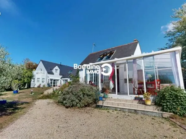 BARRAINE IMMO - A VENDRE : Ensemble immobilier de deux maisons - vue mer - à 700m de la mer - Porspo
