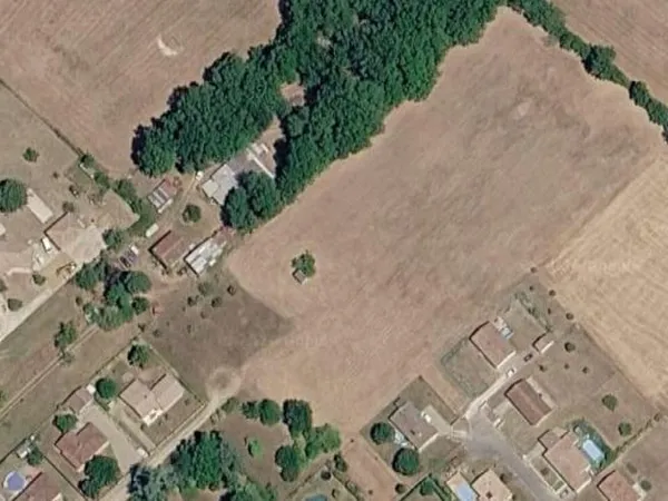 Terrain partiellement constructible à vendre de 12 700 m² à Lavardac - Proximité écoles et commodité