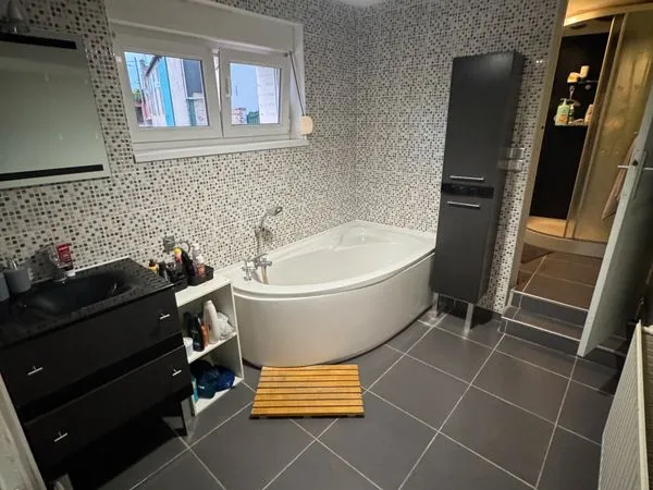 Vente maison Cantin avec jardin, 4 pièces, 1 chambre possibilité 2 et place de parking