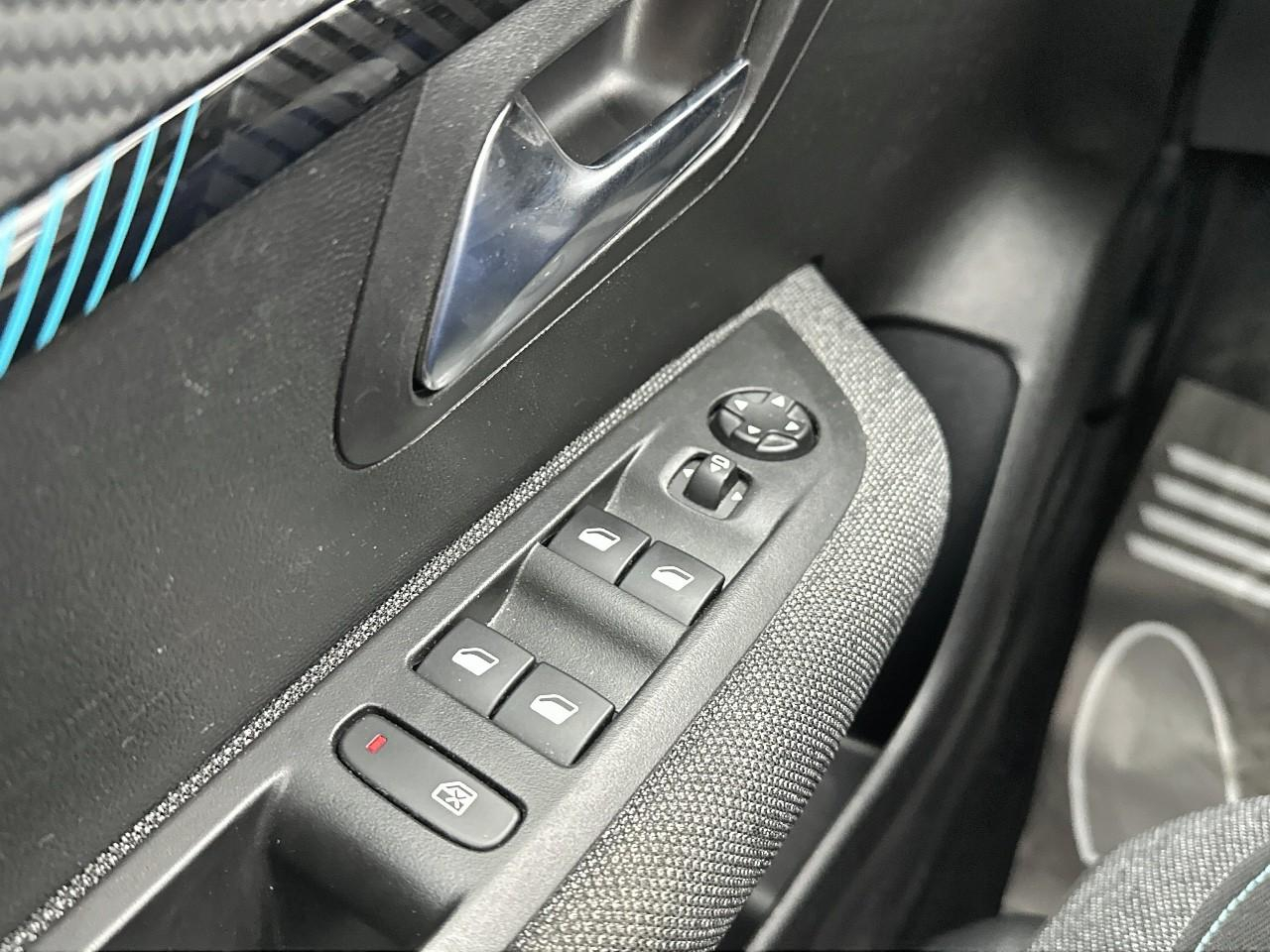 Peugeot 208 puretech 100 s&s eat8 style — photo 16