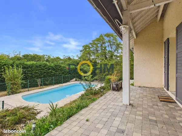 Villa 8 pièces 220 m²