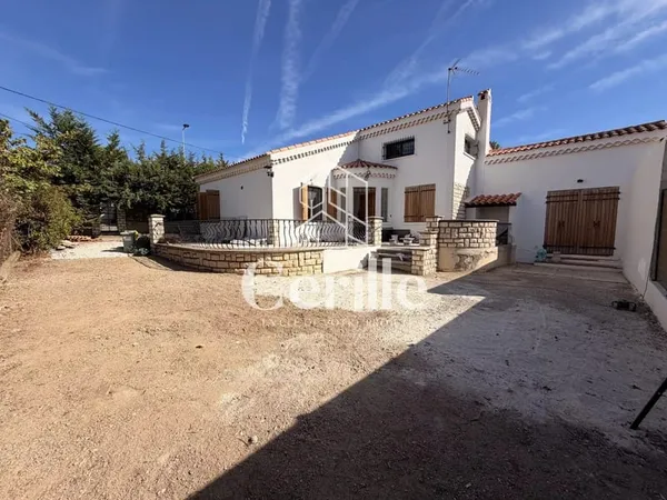 Maison plain-pied meublée 130 m² - 3 ch + mezzanine - centre La Fare