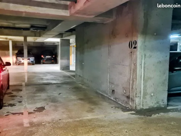 Emplacement dans un parking fermé rue des Ursulines à Saint-Denis