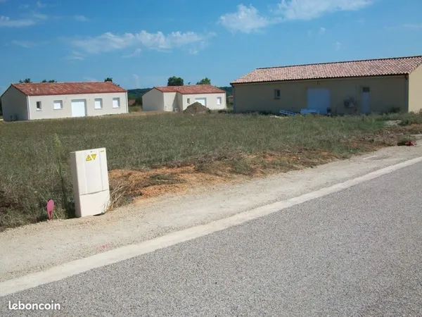 Terrain constructible de 7639 M² avec permis d'aménager