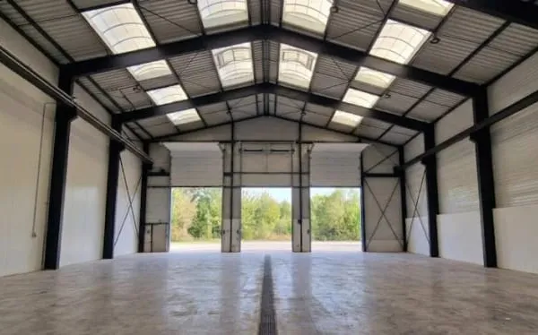 Local 17 pièces 952 m²