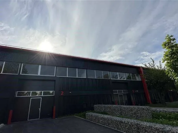 Local d'activité 374 m²