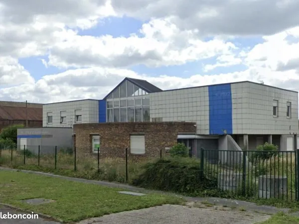 Local bureaux 1 738 m²