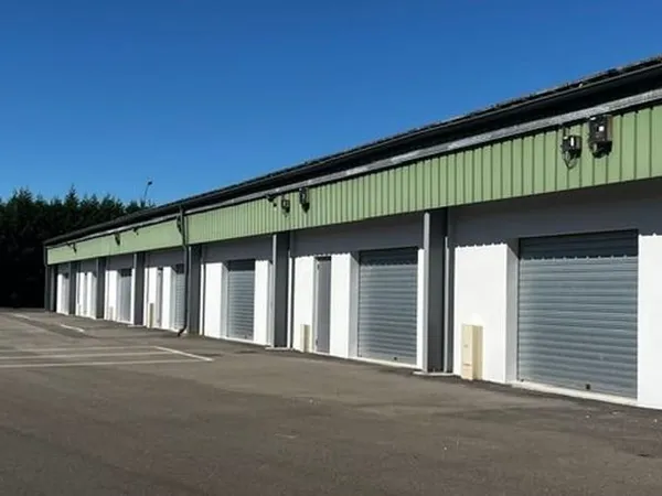 Local d'activité 80 m²