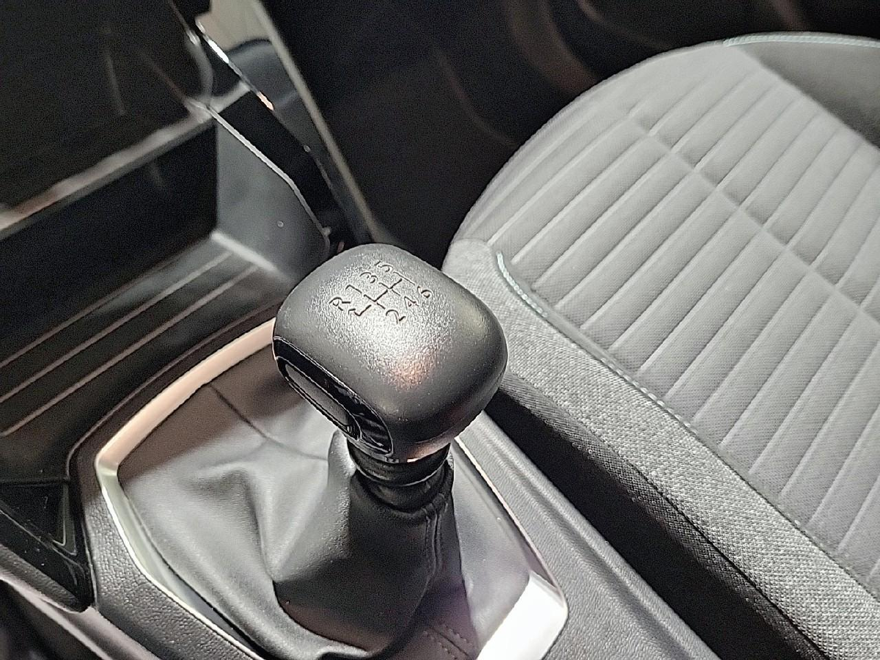 Peugeot 2008 puretech 100 s&s bvm6 style — photo 17