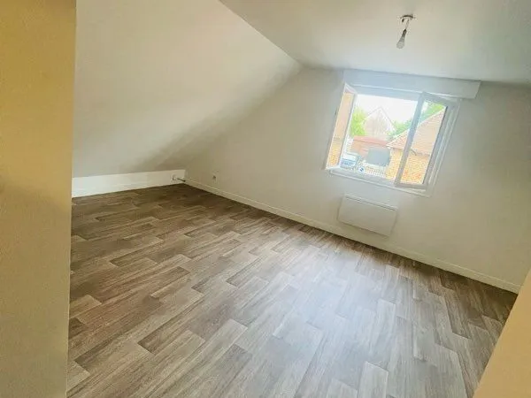 Appartement non meublé lumineux à BEVILLE LE COMTE