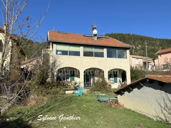 Maison à vendre 8 pièces VEYNES (05)