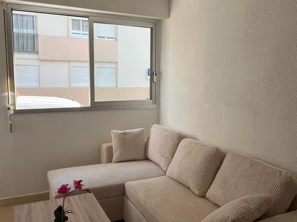 Studio meublé rénové - Golfe-Juan - Plage & gare à pied