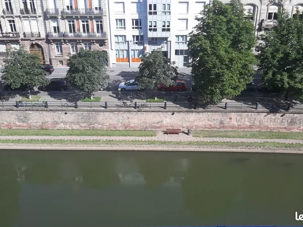 Rare 4 pieces sur quai libre en aout