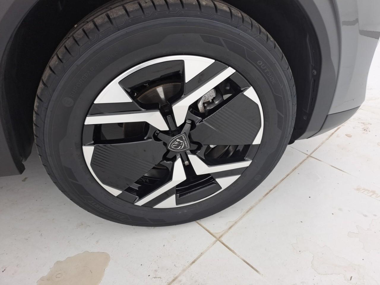 Peugeot 2008 puretech 130 s&s eat8 gt — photo 17