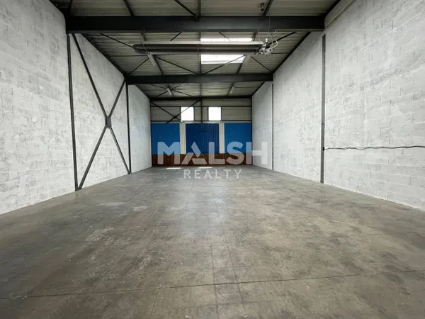 Local d'activité 975 m²