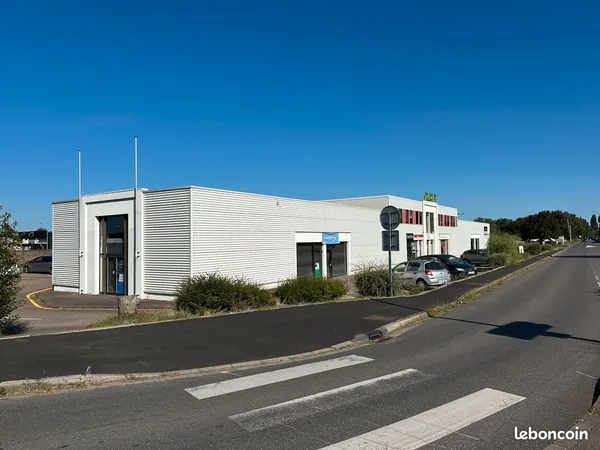 Local commercial de 135 m² à Marly