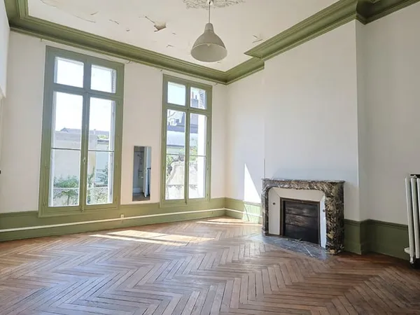 TOURS HYPER-CENTRE - À deux pas de la rue Nationale - Appartement de caractère