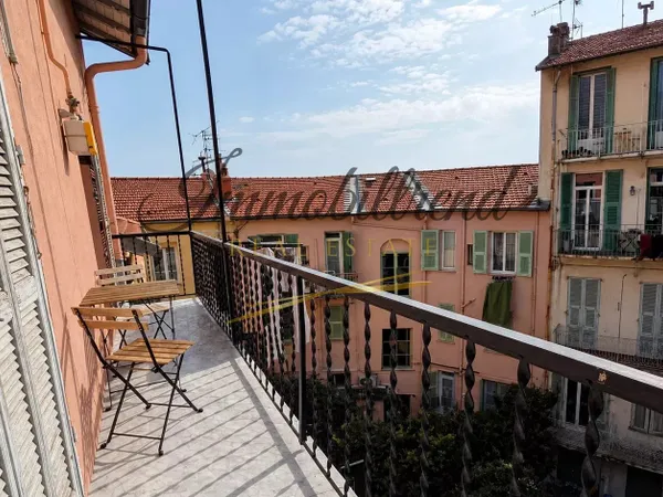 APPARTEMENT 3 PIÈCES À VENDRE MENTON CENTRE – BALCON ET BELLE HAUTEUR SOUS PLAFOND