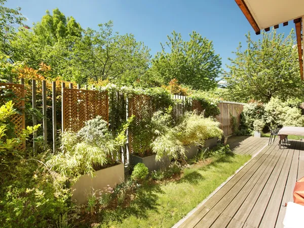 Paris XVIIe - Batignolles / Lemercier - Jardin de 125 m² à l'orée du parc Martin Luther King.