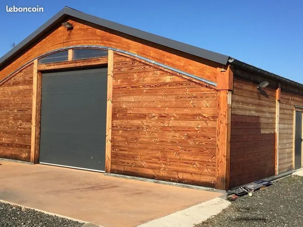 Local commercial 243 m²