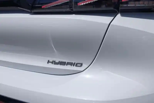 Peugeot 308 hybrid 145 e-dcs6 — photo 39
