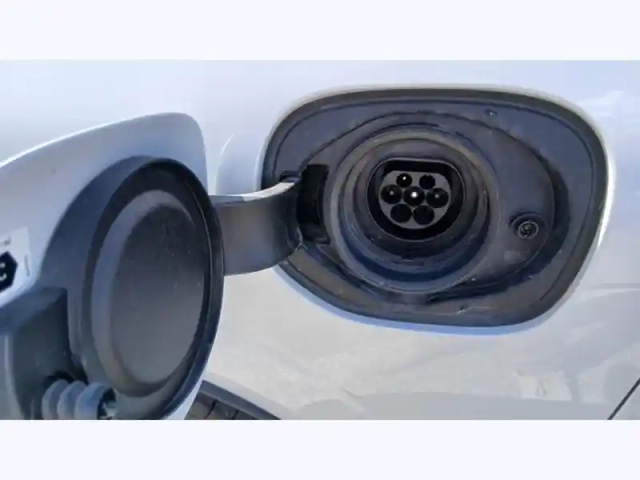 Volvo Xc60 r design recharge plug-in hybr — photo 15