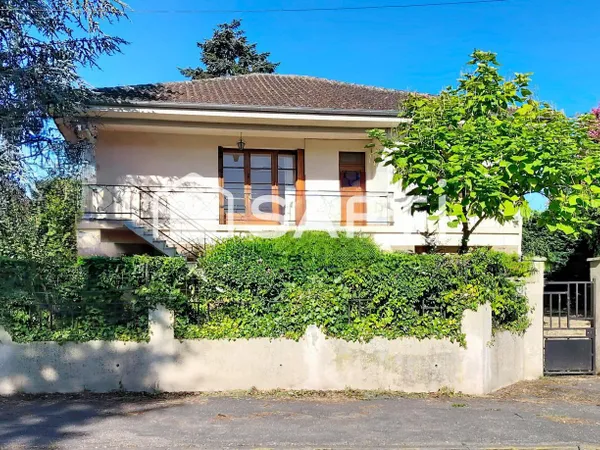 Maison vendue avec terrain. BUDGET TOTAL OPERATION : 200 000 € HAI.