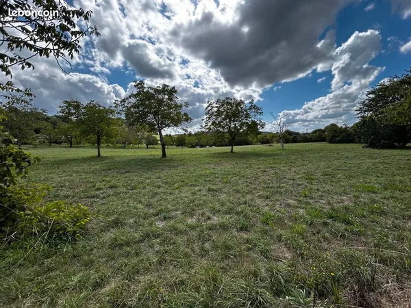 Vente terrain constructible de 1453 m²