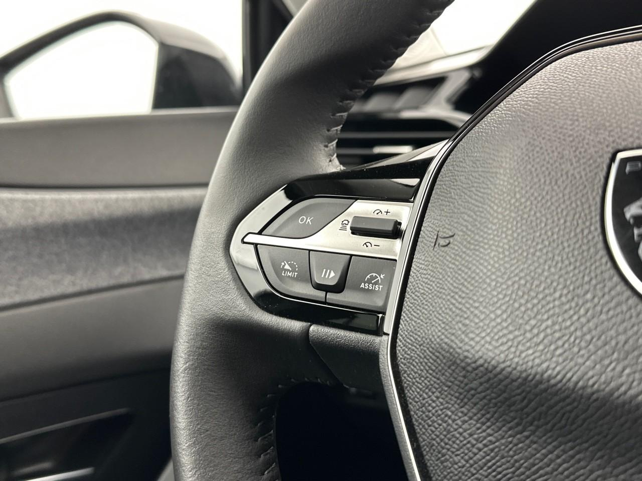 Peugeot 308 hybrid 145 e-dcs6 allure — photo 18