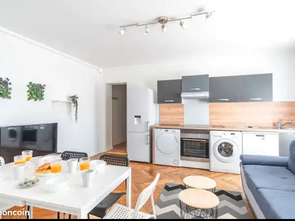 3 chambres, 3 salles de douches et 2 WC Colocation proche gare et université du Havre