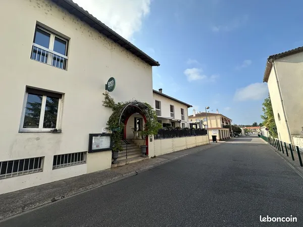 Hotel, restaurant 1247 m² Casteljaloux