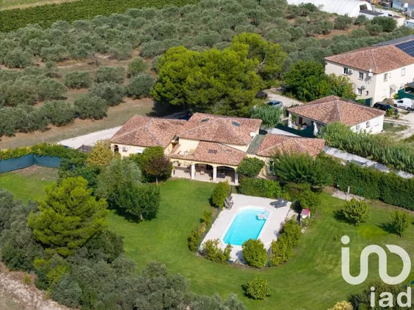Maison 6 pièces 261 m²